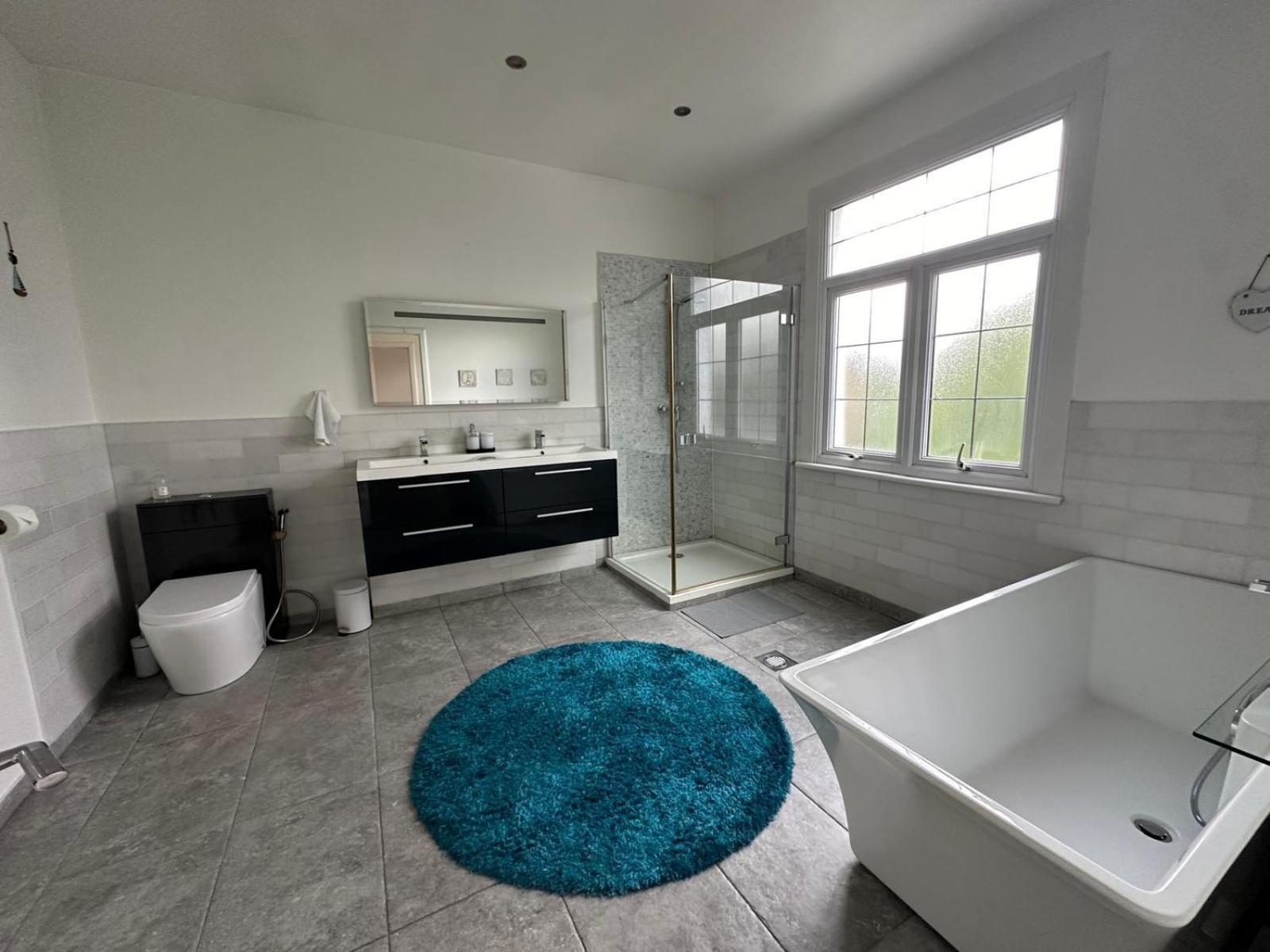 Luxurious Living 4 Bedroom Home Londra Exterior foto